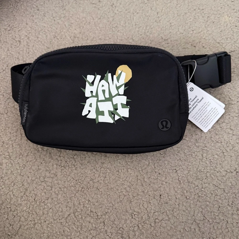 LULULEMON HAWAII EXCLUSIVE EVERYTHING BELT BAG! ✨ - Picture 1 of 4